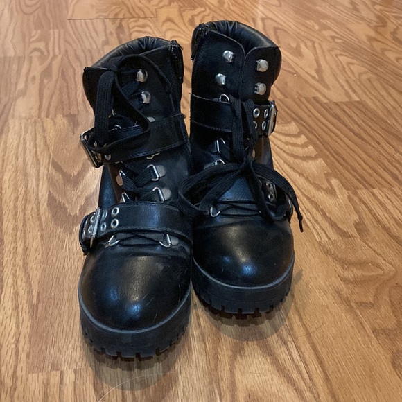 Combat Wedges / Heeled Boots - Picture 2 of 4